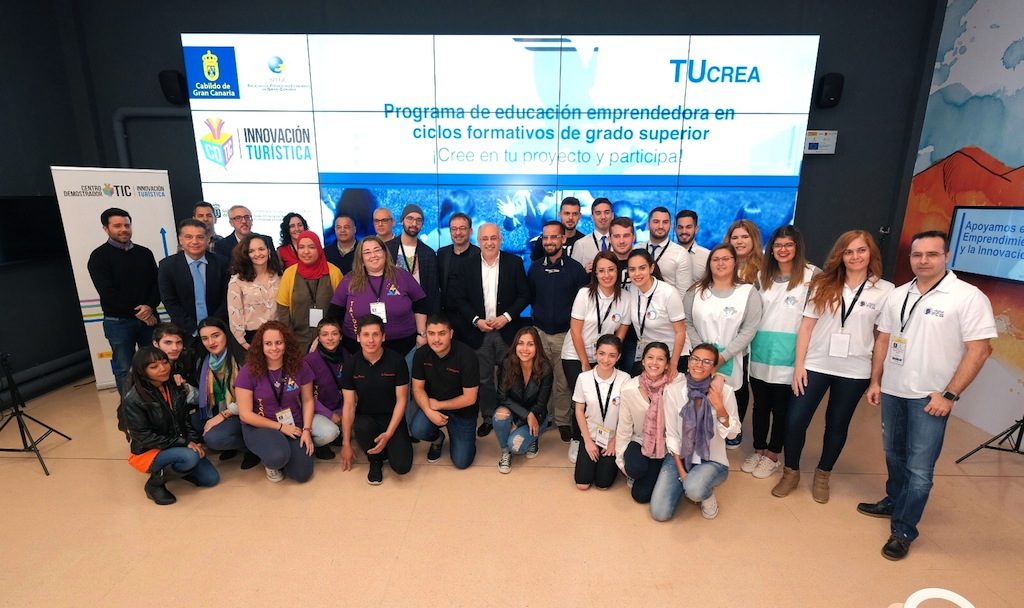 Las Palmas de Gran Canaria. 22/03/17. El presidente del Cabildo de Gran Canaria, Antonio Morales, inauguró la jornada de presentación de los proyectos emprendedores del ‘Programa TuCrea´ para estudiantes de ciclos formativos de grado superior. Los mismos presentaron sus proyectos a lo largo de la mañana, tras lo cual, se darán a conocer las propuestas ganadoras. Cabildo de Gran Canaria.